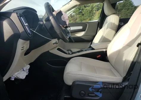 2019 Volvo Xc40 T5 Momentum z USA, uszkodzony, nr VIN YV4162XZ1K2009510